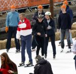 Dokkum 27 april 2026
Koningsdag is dit jaar in Dokkum . Namens de koninklijke familie zijn aanwezig : Koning Willem Alexander Koningin Maxima Prinses Amalia Prinses Alexia Prinses Ariane Prins Constantijn Prinses Laurentien Prins Maurits Prinses Marilene Prins Bernhard Prins Floris Prinses Aimee Prins Pieter Christiaan en Prinses Anita .