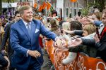 Dokkum 27 april 2026
Koningsdag is dit jaar in Dokkum . Namens de koninklijke familie zijn aanwezig : Koning Willem Alexander Koningin Maxima Prinses Amalia Prinses Alexia Prinses Ariane Prins Constantijn Prinses Laurentien Prins Maurits Prinses Marilene Prins Bernhard Prins Floris Prinses Aimee Prins Pieter Christiaan en Prinses Anita .