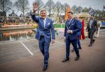 Dokkum 27 april 2026
Koningsdag is dit jaar in Dokkum . Namens de koninklijke familie zijn aanwezig : Koning Willem Alexander Koningin Maxima Prinses Amalia Prinses Alexia Prinses Ariane Prins Constantijn Prinses Laurentien Prins Maurits Prinses Marilene Prins Bernhard Prins Floris Prinses Aimee Prins Pieter Christiaan en Prinses Anita .