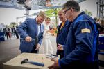 Dokkum 27 april 2026
Koningsdag is dit jaar in Dokkum . Namens de koninklijke familie zijn aanwezig : Koning Willem Alexander Koningin Maxima Prinses Amalia Prinses Alexia Prinses Ariane Prins Constantijn Prinses Laurentien Prins Maurits Prinses Marilene Prins Bernhard Prins Floris Prinses Aimee Prins Pieter Christiaan en Prinses Anita .