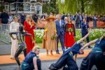 Dokkum 27 april 2026
Koningsdag is dit jaar in Dokkum . Namens de koninklijke familie zijn aanwezig : Koning Willem Alexander Koningin Maxima Prinses Amalia Prinses Alexia Prinses Ariane Prins Constantijn Prinses Laurentien Prins Maurits Prinses Marilene Prins Bernhard Prins Floris Prinses Aimee Prins Pieter Christiaan en Prinses Anita .