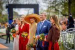 Dokkum 27 april 2026
Koningsdag is dit jaar in Dokkum . Namens de koninklijke familie zijn aanwezig : Koning Willem Alexander Koningin Maxima Prinses Amalia Prinses Alexia Prinses Ariane Prins Constantijn Prinses Laurentien Prins Maurits Prinses Marilene Prins Bernhard Prins Floris Prinses Aimee Prins Pieter Christiaan en Prinses Anita .