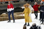 Dokkum 27 april 2026
Koningsdag is dit jaar in Dokkum . Namens de koninklijke familie zijn aanwezig : Koning Willem Alexander Koningin Maxima Prinses Amalia Prinses Alexia Prinses Ariane Prins Constantijn Prinses Laurentien Prins Maurits Prinses Marilene Prins Bernhard Prins Floris Prinses Aimee Prins Pieter Christiaan en Prinses Anita .