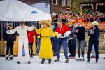 Dokkum 27 april 2026
Koningsdag is dit jaar in Dokkum . Namens de koninklijke familie zijn aanwezig : Koning Willem Alexander Koningin Maxima Prinses Amalia Prinses Alexia Prinses Ariane Prins Constantijn Prinses Laurentien Prins Maurits Prinses Marilene Prins Bernhard Prins Floris Prinses Aimee Prins Pieter Christiaan en Prinses Anita .