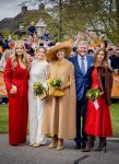 Dokkum 27 april 2026
Koningsdag is dit jaar in Dokkum . Namens de koninklijke familie zijn aanwezig : Koning Willem Alexander Koningin Maxima Prinses Amalia Prinses Alexia Prinses Ariane Prins Constantijn Prinses Laurentien Prins Maurits Prinses Marilene Prins Bernhard Prins Floris Prinses Aimee Prins Pieter Christiaan en Prinses Anita .