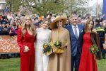 Dokkum 27 april 2026
Koningsdag is dit jaar in Dokkum . Namens de koninklijke familie zijn aanwezig : Koning Willem Alexander Koningin Maxima Prinses Amalia Prinses Alexia Prinses Ariane Prins Constantijn Prinses Laurentien Prins Maurits Prinses Marilene Prins Bernhard Prins Floris Prinses Aimee Prins Pieter Christiaan en Prinses Anita .