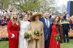 Dokkum 27 april 2026
Koningsdag is dit jaar in Dokkum . Namens de koninklijke familie zijn aanwezig : Koning Willem Alexander Koningin Maxima Prinses Amalia Prinses Alexia Prinses Ariane Prins Constantijn Prinses Laurentien Prins Maurits Prinses Marilene Prins Bernhard Prins Floris Prinses Aimee Prins Pieter Christiaan en Prinses Anita .