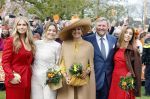 Dokkum 27 april 2026
Koningsdag is dit jaar in Dokkum . Namens de koninklijke familie zijn aanwezig : Koning Willem Alexander Koningin Maxima Prinses Amalia Prinses Alexia Prinses Ariane Prins Constantijn Prinses Laurentien Prins Maurits Prinses Marilene Prins Bernhard Prins Floris Prinses Aimee Prins Pieter Christiaan en Prinses Anita .
