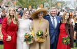 Dokkum 27 april 2026
Koningsdag is dit jaar in Dokkum . Namens de koninklijke familie zijn aanwezig : Koning Willem Alexander Koningin Maxima Prinses Amalia Prinses Alexia Prinses Ariane Prins Constantijn Prinses Laurentien Prins Maurits Prinses Marilene Prins Bernhard Prins Floris Prinses Aimee Prins Pieter Christiaan en Prinses Anita .