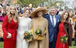 Dokkum 27 april 2026
Koningsdag is dit jaar in Dokkum . Namens de koninklijke familie zijn aanwezig : Koning Willem Alexander Koningin Maxima Prinses Amalia Prinses Alexia Prinses Ariane Prins Constantijn Prinses Laurentien Prins Maurits Prinses Marilene Prins Bernhard Prins Floris Prinses Aimee Prins Pieter Christiaan en Prinses Anita .