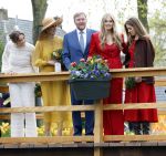 Dokkum 27 april 2026
Koningsdag is dit jaar in Dokkum . Namens de koninklijke familie zijn aanwezig : Koning Willem Alexander Koningin Maxima Prinses Amalia Prinses Alexia Prinses Ariane Prins Constantijn Prinses Laurentien Prins Maurits Prinses Marilene Prins Bernhard Prins Floris Prinses Aimee Prins Pieter Christiaan en Prinses Anita .