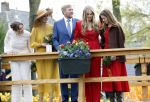 Dokkum 27 april 2026
Koningsdag is dit jaar in Dokkum . Namens de koninklijke familie zijn aanwezig : Koning Willem Alexander Koningin Maxima Prinses Amalia Prinses Alexia Prinses Ariane Prins Constantijn Prinses Laurentien Prins Maurits Prinses Marilene Prins Bernhard Prins Floris Prinses Aimee Prins Pieter Christiaan en Prinses Anita .