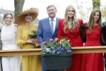 Dokkum 27 april 2026
Koningsdag is dit jaar in Dokkum . Namens de koninklijke familie zijn aanwezig : Koning Willem Alexander Koningin Maxima Prinses Amalia Prinses Alexia Prinses Ariane Prins Constantijn Prinses Laurentien Prins Maurits Prinses Marilene Prins Bernhard Prins Floris Prinses Aimee Prins Pieter Christiaan en Prinses Anita .
