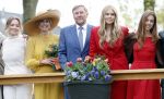 Dokkum 27 april 2026
Koningsdag is dit jaar in Dokkum . Namens de koninklijke familie zijn aanwezig : Koning Willem Alexander Koningin Maxima Prinses Amalia Prinses Alexia Prinses Ariane Prins Constantijn Prinses Laurentien Prins Maurits Prinses Marilene Prins Bernhard Prins Floris Prinses Aimee Prins Pieter Christiaan en Prinses Anita .