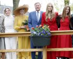 Dokkum 27 april 2026
Koningsdag is dit jaar in Dokkum . Namens de koninklijke familie zijn aanwezig : Koning Willem Alexander Koningin Maxima Prinses Amalia Prinses Alexia Prinses Ariane Prins Constantijn Prinses Laurentien Prins Maurits Prinses Marilene Prins Bernhard Prins Floris Prinses Aimee Prins Pieter Christiaan en Prinses Anita .
