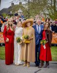 Dokkum 27 april 2026
Koningsdag is dit jaar in Dokkum . Namens de koninklijke familie zijn aanwezig : Koning Willem Alexander Koningin Maxima Prinses Amalia Prinses Alexia Prinses Ariane Prins Constantijn Prinses Laurentien Prins Maurits Prinses Marilene Prins Bernhard Prins Floris Prinses Aimee Prins Pieter Christiaan en Prinses Anita .