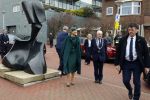 Scheveningen 2 april 2026
Koningin MÃ¡xima opent de gerenoveerde boulevard. De Scheveningse boulevard, al decennialang een van de bekendste en meest bezochte kustpromenades van Nederland, is de afgelopen jaren vernieuwd om beter aan te sluiten bij het groeiende aantal bezoekers en klaar te zijn voor de toekomst. Burgemeester Jan v Zanen begeleidde de Koningin . OOk de commisaris van de koning Wouter Kolff was aanwezig .