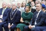 Scheveningen 2 april 2026
Koningin MÃ¡xima opent de gerenoveerde boulevard. De Scheveningse boulevard, al decennialang een van de bekendste en meest bezochte kustpromenades van Nederland, is de afgelopen jaren vernieuwd om beter aan te sluiten bij het groeiende aantal bezoekers en klaar te zijn voor de toekomst. Burgemeester Jan v Zanen begeleidde de Koningin . OOk de commisaris van de koning Wouter Kolff was aanwezig .