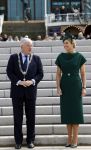 Scheveningen 2 april 2026
Koningin MÃ¡xima opent de gerenoveerde boulevard. De Scheveningse boulevard, al decennialang een van de bekendste en meest bezochte kustpromenades van Nederland, is de afgelopen jaren vernieuwd om beter aan te sluiten bij het groeiende aantal bezoekers en klaar te zijn voor de toekomst. Burgemeester Jan v Zanen begeleidde de Koningin . OOk de commisaris van de koning Wouter Kolff was aanwezig .