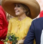 Dokkum 27 april 2026
Koningsdag is dit jaar in Dokkum . Namens de koninklijke familie zijn aanwezig : Koning Willem Alexander Koningin Maxima Prinses Amalia Prinses Alexia Prinses Ariane Prins Constantijn Prinses Laurentien Prins Maurits Prinses Marilene Prins Bernhard Prins Floris Prinses Aimee Prins Pieter Christiaan en Prinses Anita .