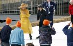 Dokkum 27 april 2026
Koningsdag is dit jaar in Dokkum . Namens de koninklijke familie zijn aanwezig : Koning Willem Alexander Koningin Maxima Prinses Amalia Prinses Alexia Prinses Ariane Prins Constantijn Prinses Laurentien Prins Maurits Prinses Marilene Prins Bernhard Prins Floris Prinses Aimee Prins Pieter Christiaan en Prinses Anita .