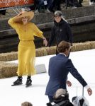 Dokkum 27 april 2026
Koningsdag is dit jaar in Dokkum . Namens de koninklijke familie zijn aanwezig : Koning Willem Alexander Koningin Maxima Prinses Amalia Prinses Alexia Prinses Ariane Prins Constantijn Prinses Laurentien Prins Maurits Prinses Marilene Prins Bernhard Prins Floris Prinses Aimee Prins Pieter Christiaan en Prinses Anita .