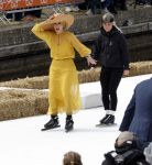 Dokkum 27 april 2026
Koningsdag is dit jaar in Dokkum . Namens de koninklijke familie zijn aanwezig : Koning Willem Alexander Koningin Maxima Prinses Amalia Prinses Alexia Prinses Ariane Prins Constantijn Prinses Laurentien Prins Maurits Prinses Marilene Prins Bernhard Prins Floris Prinses Aimee Prins Pieter Christiaan en Prinses Anita .