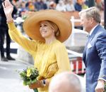 Dokkum 27 april 2026
Koningsdag is dit jaar in Dokkum . Namens de koninklijke familie zijn aanwezig : Koning Willem Alexander Koningin Maxima Prinses Amalia Prinses Alexia Prinses Ariane Prins Constantijn Prinses Laurentien Prins Maurits Prinses Marilene Prins Bernhard Prins Floris Prinses Aimee Prins Pieter Christiaan en Prinses Anita .