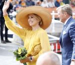 Dokkum 27 april 2026
Koningsdag is dit jaar in Dokkum . Namens de koninklijke familie zijn aanwezig : Koning Willem Alexander Koningin Maxima Prinses Amalia Prinses Alexia Prinses Ariane Prins Constantijn Prinses Laurentien Prins Maurits Prinses Marilene Prins Bernhard Prins Floris Prinses Aimee Prins Pieter Christiaan en Prinses Anita .