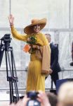 Dokkum 27 april 2026
Koningsdag is dit jaar in Dokkum . Namens de koninklijke familie zijn aanwezig : Koning Willem Alexander Koningin Maxima Prinses Amalia Prinses Alexia Prinses Ariane Prins Constantijn Prinses Laurentien Prins Maurits Prinses Marilene Prins Bernhard Prins Floris Prinses Aimee Prins Pieter Christiaan en Prinses Anita .