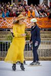 Dokkum 27 april 2026
Koningsdag is dit jaar in Dokkum . Namens de koninklijke familie zijn aanwezig : Koning Willem Alexander Koningin Maxima Prinses Amalia Prinses Alexia Prinses Ariane Prins Constantijn Prinses Laurentien Prins Maurits Prinses Marilene Prins Bernhard Prins Floris Prinses Aimee Prins Pieter Christiaan en Prinses Anita .