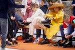 Dokkum 27 april 2026
Koningsdag is dit jaar in Dokkum . Namens de koninklijke familie zijn aanwezig : Koning Willem Alexander Koningin Maxima Prinses Amalia Prinses Alexia Prinses Ariane Prins Constantijn Prinses Laurentien Prins Maurits Prinses Marilene Prins Bernhard Prins Floris Prinses Aimee Prins Pieter Christiaan en Prinses Anita .