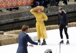 Dokkum 27 april 2026
Koningsdag is dit jaar in Dokkum . Namens de koninklijke familie zijn aanwezig : Koning Willem Alexander Koningin Maxima Prinses Amalia Prinses Alexia Prinses Ariane Prins Constantijn Prinses Laurentien Prins Maurits Prinses Marilene Prins Bernhard Prins Floris Prinses Aimee Prins Pieter Christiaan en Prinses Anita .