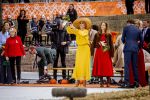 Dokkum 27 april 2026
Koningsdag is dit jaar in Dokkum . Namens de koninklijke familie zijn aanwezig : Koning Willem Alexander Koningin Maxima Prinses Amalia Prinses Alexia Prinses Ariane Prins Constantijn Prinses Laurentien Prins Maurits Prinses Marilene Prins Bernhard Prins Floris Prinses Aimee Prins Pieter Christiaan en Prinses Anita .