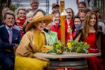 Dokkum 27 april 2026
Koningsdag is dit jaar in Dokkum . Namens de koninklijke familie zijn aanwezig : Koning Willem Alexander Koningin Maxima Prinses Amalia Prinses Alexia Prinses Ariane Prins Constantijn Prinses Laurentien Prins Maurits Prinses Marilene Prins Bernhard Prins Floris Prinses Aimee Prins Pieter Christiaan en Prinses Anita .