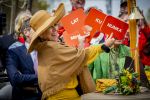 Dokkum 27 april 2026
Koningsdag is dit jaar in Dokkum . Namens de koninklijke familie zijn aanwezig : Koning Willem Alexander Koningin Maxima Prinses Amalia Prinses Alexia Prinses Ariane Prins Constantijn Prinses Laurentien Prins Maurits Prinses Marilene Prins Bernhard Prins Floris Prinses Aimee Prins Pieter Christiaan en Prinses Anita .