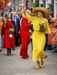 Dokkum 27 april 2026
Koningsdag is dit jaar in Dokkum . Namens de koninklijke familie zijn aanwezig : Koning Willem Alexander Koningin Maxima Prinses Amalia Prinses Alexia Prinses Ariane Prins Constantijn Prinses Laurentien Prins Maurits Prinses Marilene Prins Bernhard Prins Floris Prinses Aimee Prins Pieter Christiaan en Prinses Anita .