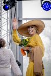 Dokkum 27 april 2026
Koningsdag is dit jaar in Dokkum . Namens de koninklijke familie zijn aanwezig : Koning Willem Alexander Koningin Maxima Prinses Amalia Prinses Alexia Prinses Ariane Prins Constantijn Prinses Laurentien Prins Maurits Prinses Marilene Prins Bernhard Prins Floris Prinses Aimee Prins Pieter Christiaan en Prinses Anita .