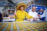 Dokkum 27 april 2026
Koningsdag is dit jaar in Dokkum . Namens de koninklijke familie zijn aanwezig : Koning Willem Alexander Koningin Maxima Prinses Amalia Prinses Alexia Prinses Ariane Prins Constantijn Prinses Laurentien Prins Maurits Prinses Marilene Prins Bernhard Prins Floris Prinses Aimee Prins Pieter Christiaan en Prinses Anita .
