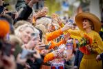 Dokkum 27 april 2026
Koningsdag is dit jaar in Dokkum . Namens de koninklijke familie zijn aanwezig : Koning Willem Alexander Koningin Maxima Prinses Amalia Prinses Alexia Prinses Ariane Prins Constantijn Prinses Laurentien Prins Maurits Prinses Marilene Prins Bernhard Prins Floris Prinses Aimee Prins Pieter Christiaan en Prinses Anita .