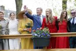 Dokkum 27 april 2026
Koningsdag is dit jaar in Dokkum . Namens de koninklijke familie zijn aanwezig : Koning Willem Alexander Koningin Maxima Prinses Amalia Prinses Alexia Prinses Ariane Prins Constantijn Prinses Laurentien Prins Maurits Prinses Marilene Prins Bernhard Prins Floris Prinses Aimee Prins Pieter Christiaan en Prinses Anita .