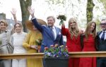 Dokkum 27 april 2026
Koningsdag is dit jaar in Dokkum . Namens de koninklijke familie zijn aanwezig : Koning Willem Alexander Koningin Maxima Prinses Amalia Prinses Alexia Prinses Ariane Prins Constantijn Prinses Laurentien Prins Maurits Prinses Marilene Prins Bernhard Prins Floris Prinses Aimee Prins Pieter Christiaan en Prinses Anita .