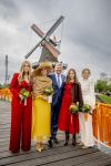 Dokkum 27 april 2026
Koningsdag is dit jaar in Dokkum . Namens de koninklijke familie zijn aanwezig : Koning Willem Alexander Koningin Maxima Prinses Amalia Prinses Alexia Prinses Ariane Prins Constantijn Prinses Laurentien Prins Maurits Prinses Marilene Prins Bernhard Prins Floris Prinses Aimee Prins Pieter Christiaan en Prinses Anita .