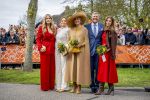 Dokkum 27 april 2026
Koningsdag is dit jaar in Dokkum . Namens de koninklijke familie zijn aanwezig : Koning Willem Alexander Koningin Maxima Prinses Amalia Prinses Alexia Prinses Ariane Prins Constantijn Prinses Laurentien Prins Maurits Prinses Marilene Prins Bernhard Prins Floris Prinses Aimee Prins Pieter Christiaan en Prinses Anita .