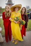 Dokkum 27 april 2026
Koningsdag is dit jaar in Dokkum . Namens de koninklijke familie zijn aanwezig : Koning Willem Alexander Koningin Maxima Prinses Amalia Prinses Alexia Prinses Ariane Prins Constantijn Prinses Laurentien Prins Maurits Prinses Marilene Prins Bernhard Prins Floris Prinses Aimee Prins Pieter Christiaan en Prinses Anita .
