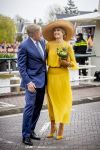 Dokkum 27 april 2026
Koningsdag is dit jaar in Dokkum . Namens de koninklijke familie zijn aanwezig : Koning Willem Alexander Koningin Maxima Prinses Amalia Prinses Alexia Prinses Ariane Prins Constantijn Prinses Laurentien Prins Maurits Prinses Marilene Prins Bernhard Prins Floris Prinses Aimee Prins Pieter Christiaan en Prinses Anita .