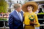 Dokkum 27 april 2026
Koningsdag is dit jaar in Dokkum . Namens de koninklijke familie zijn aanwezig : Koning Willem Alexander Koningin Maxima Prinses Amalia Prinses Alexia Prinses Ariane Prins Constantijn Prinses Laurentien Prins Maurits Prinses Marilene Prins Bernhard Prins Floris Prinses Aimee Prins Pieter Christiaan en Prinses Anita .