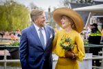 Dokkum 27 april 2026
Koningsdag is dit jaar in Dokkum . Namens de koninklijke familie zijn aanwezig : Koning Willem Alexander Koningin Maxima Prinses Amalia Prinses Alexia Prinses Ariane Prins Constantijn Prinses Laurentien Prins Maurits Prinses Marilene Prins Bernhard Prins Floris Prinses Aimee Prins Pieter Christiaan en Prinses Anita .