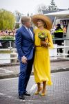 Dokkum 27 april 2026
Koningsdag is dit jaar in Dokkum . Namens de koninklijke familie zijn aanwezig : Koning Willem Alexander Koningin Maxima Prinses Amalia Prinses Alexia Prinses Ariane Prins Constantijn Prinses Laurentien Prins Maurits Prinses Marilene Prins Bernhard Prins Floris Prinses Aimee Prins Pieter Christiaan en Prinses Anita .