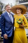 Dokkum 27 april 2026
Koningsdag is dit jaar in Dokkum . Namens de koninklijke familie zijn aanwezig : Koning Willem Alexander Koningin Maxima Prinses Amalia Prinses Alexia Prinses Ariane Prins Constantijn Prinses Laurentien Prins Maurits Prinses Marilene Prins Bernhard Prins Floris Prinses Aimee Prins Pieter Christiaan en Prinses Anita .